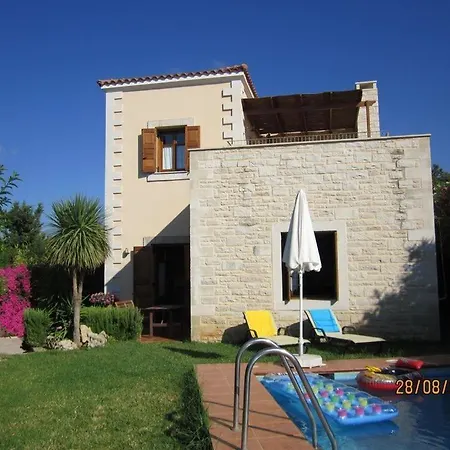 Premium Rethymno 3 Bedrooms Hinaki Private Garden Private Outdoor Pool Bbq Outdoor Sitting And Dining Area