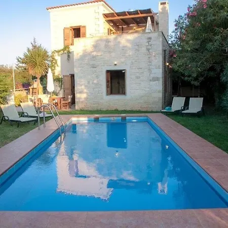 Premium Rethymno 3 Bedrooms Hinaki Private Garden Private Outdoor Pool Bbq Outdoor Sitting And Dining Area