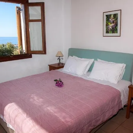 Premium Rethymno 3 Bedrooms Hinaki Private Garden Private Outdoor Pool Bbq Outdoor Sitting And Dining Area Prinés
