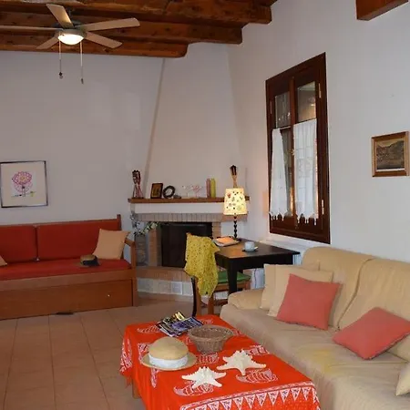 Willa Premium Rethymno 3 Bedrooms Hinaki Private Garden Private Outdoor Pool Bbq Outdoor Sitting And Dining Area