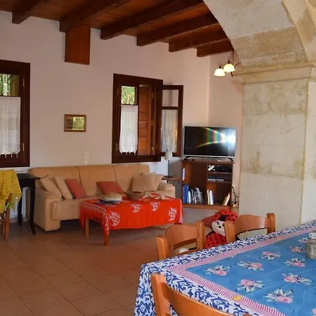 Willa Premium Rethymno 3 Bedrooms Hinaki Private Garden Private Outdoor Pool Bbq Outdoor Sitting And Dining Area Prinés
