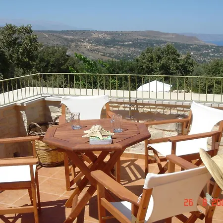 Willa Premium Rethymno 3 Bedrooms Hinaki Private Garden Private Outdoor Pool Bbq Outdoor Sitting And Dining Area Prinés