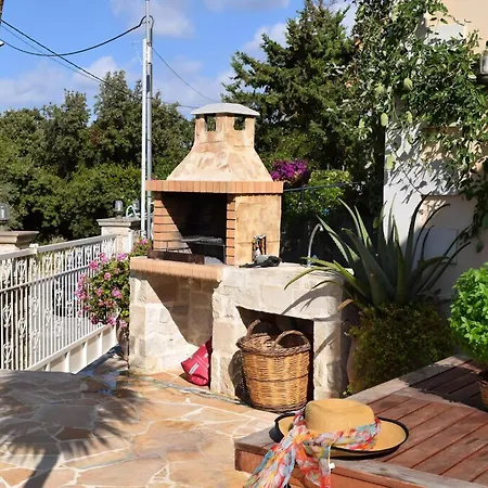 Premium Rethymno 3 Bedrooms Hinaki Private Garden Private Outdoor Pool Bbq Outdoor Sitting And Dining Area Willa