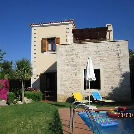Willa Premium Rethymno 3 Bedrooms Hinaki Private Garden Private Outdoor Pool Bbq Outdoor Sitting And Dining Area