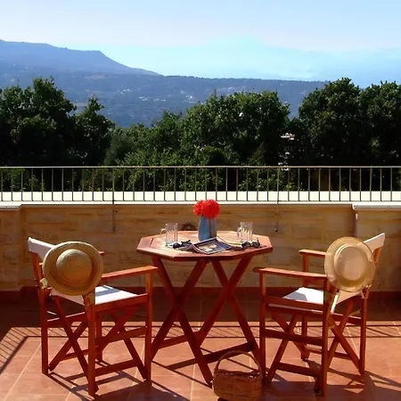 Willa Premium Rethymno 3 Bedrooms Hinaki Private Garden Private Outdoor Pool Bbq Outdoor Sitting And Dining Area Prinés