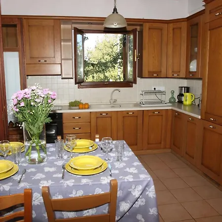 Willa Premium Rethymno 3 Bedrooms Hinaki Private Garden Private Outdoor Pool Bbq Outdoor Sitting And Dining Area Prinés